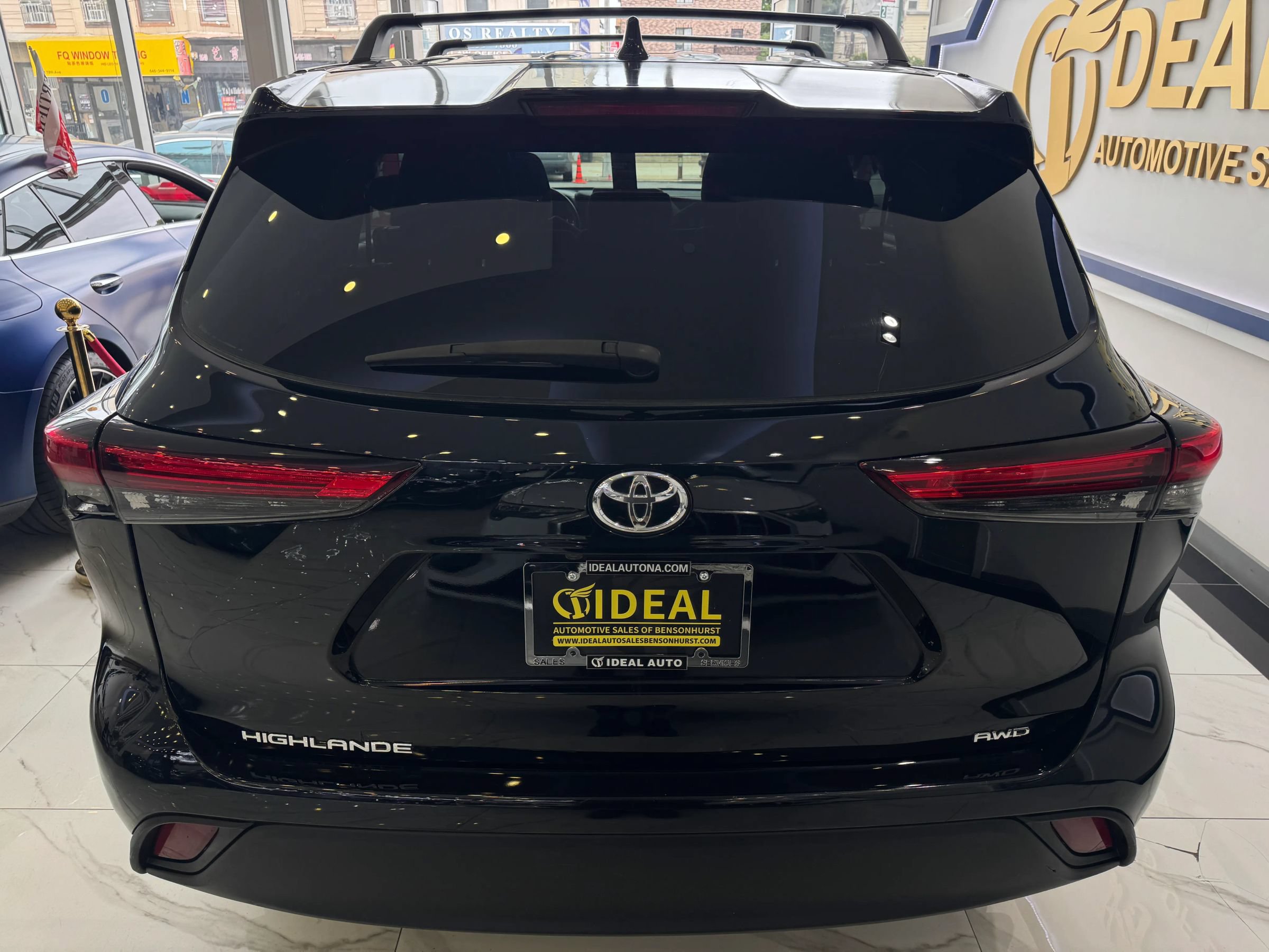Used 2022 Toyota Highlander L AWD/4WD image 6