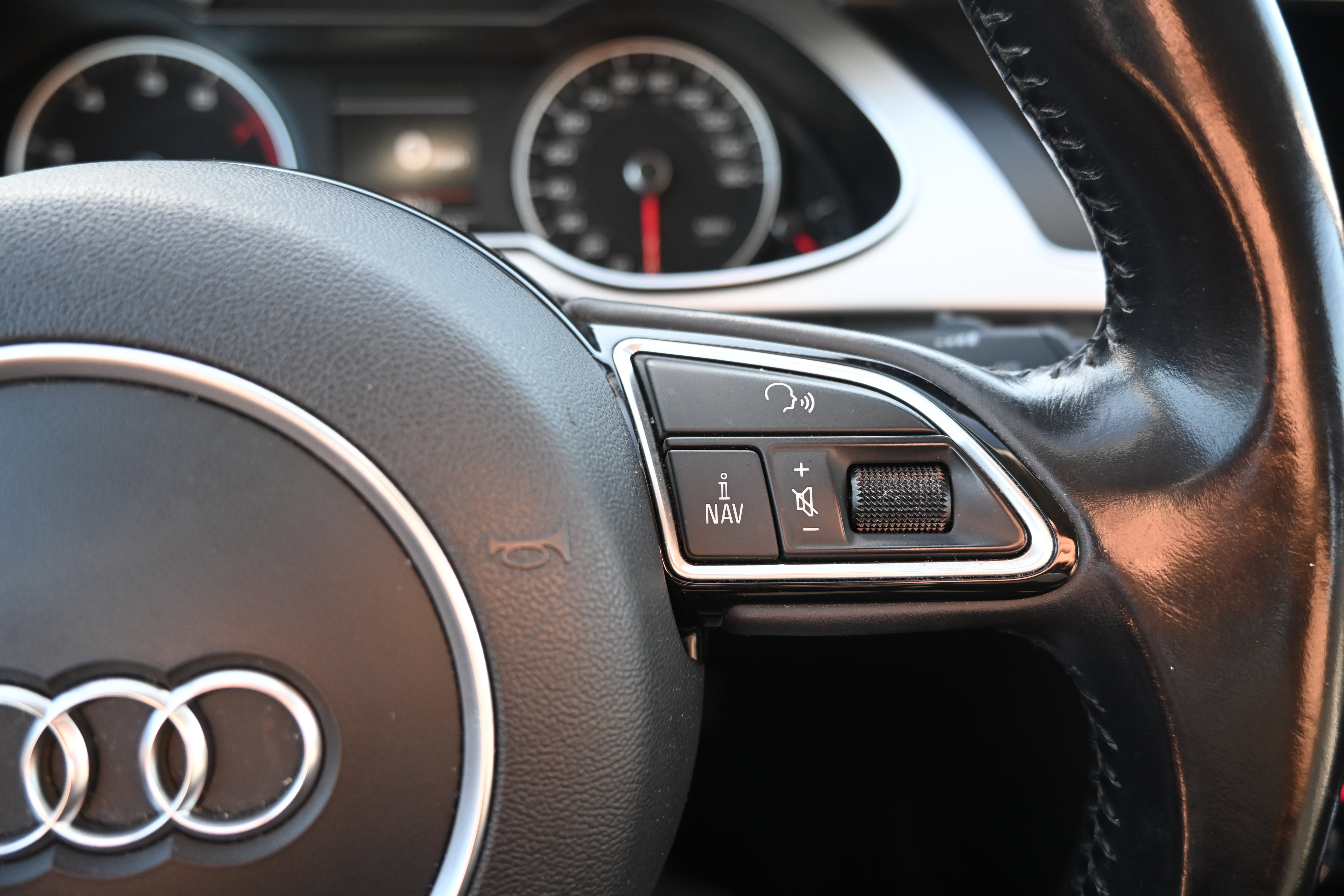 Used 2016 Audi A4 2.0T Premium w/ Audi MMI Navigation Plus image 30