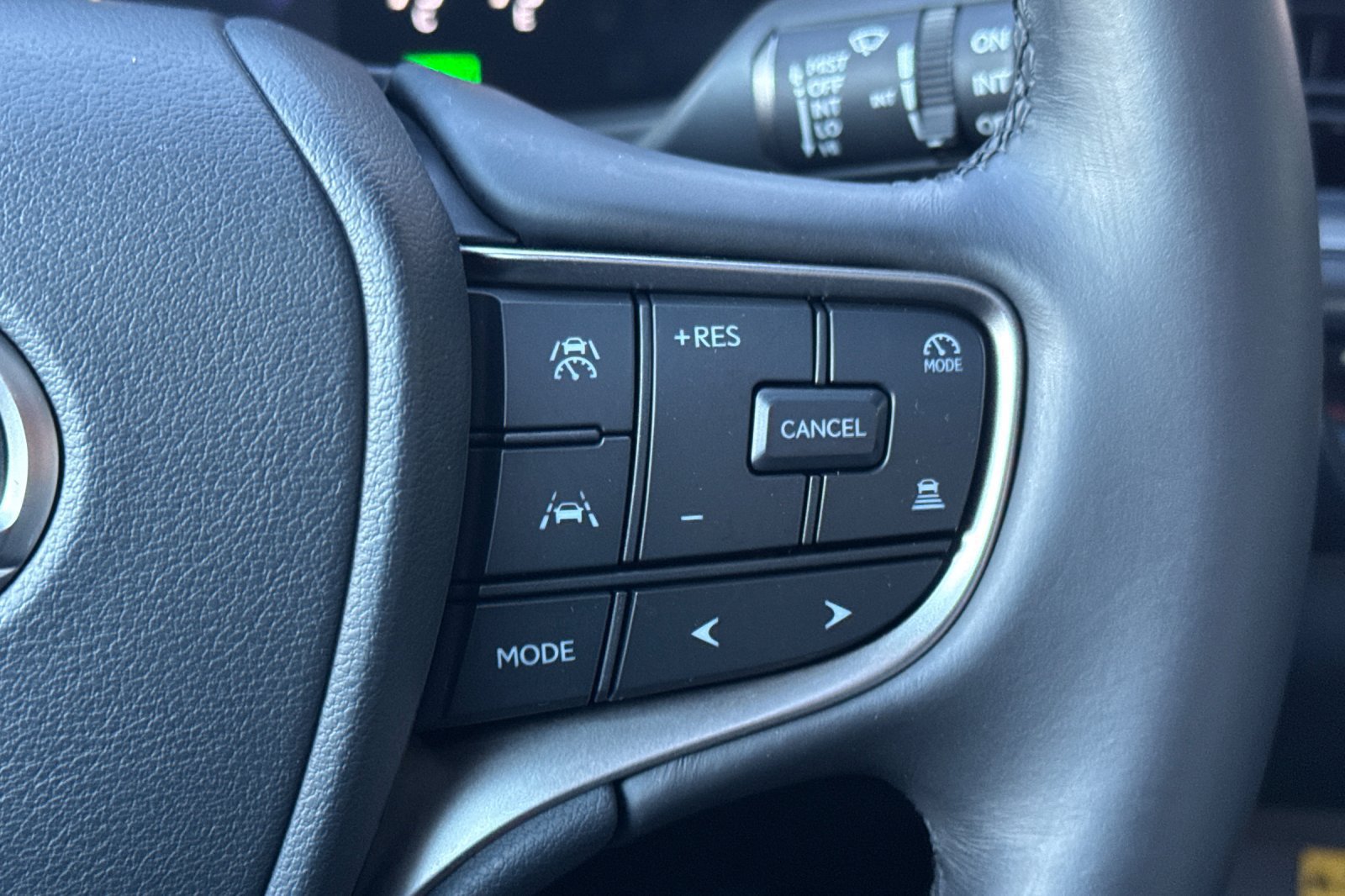 Used 2025 Lexus UX 300h FWD w/ Accessory Package (Z2) image 27
