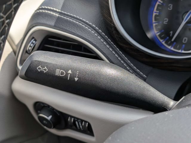 Used 2023 Chrysler Pacifica Limited FWD image 29