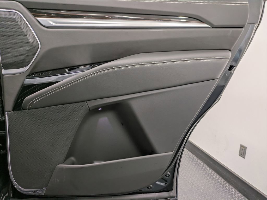 Used 2025 Cadillac Escalade Premium Luxury image 26