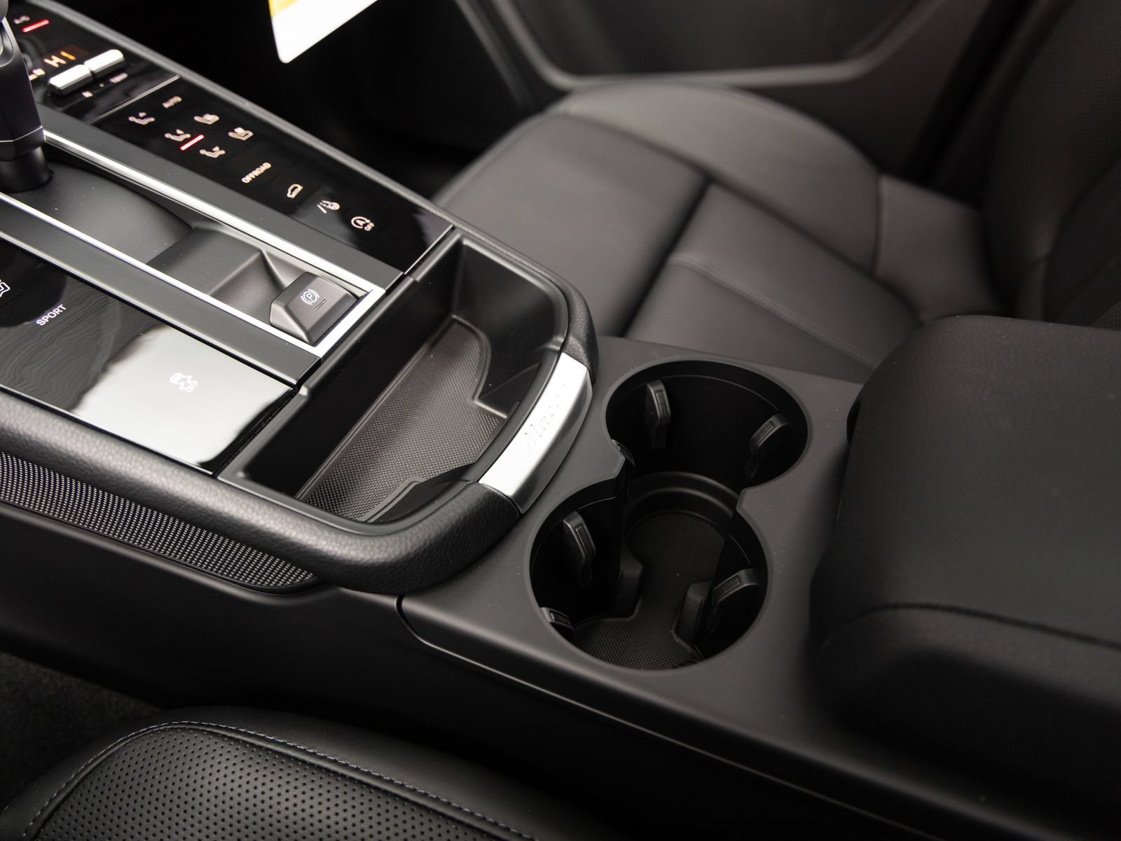 Certified 2026 Porsche Macan AWD/4WD image 18