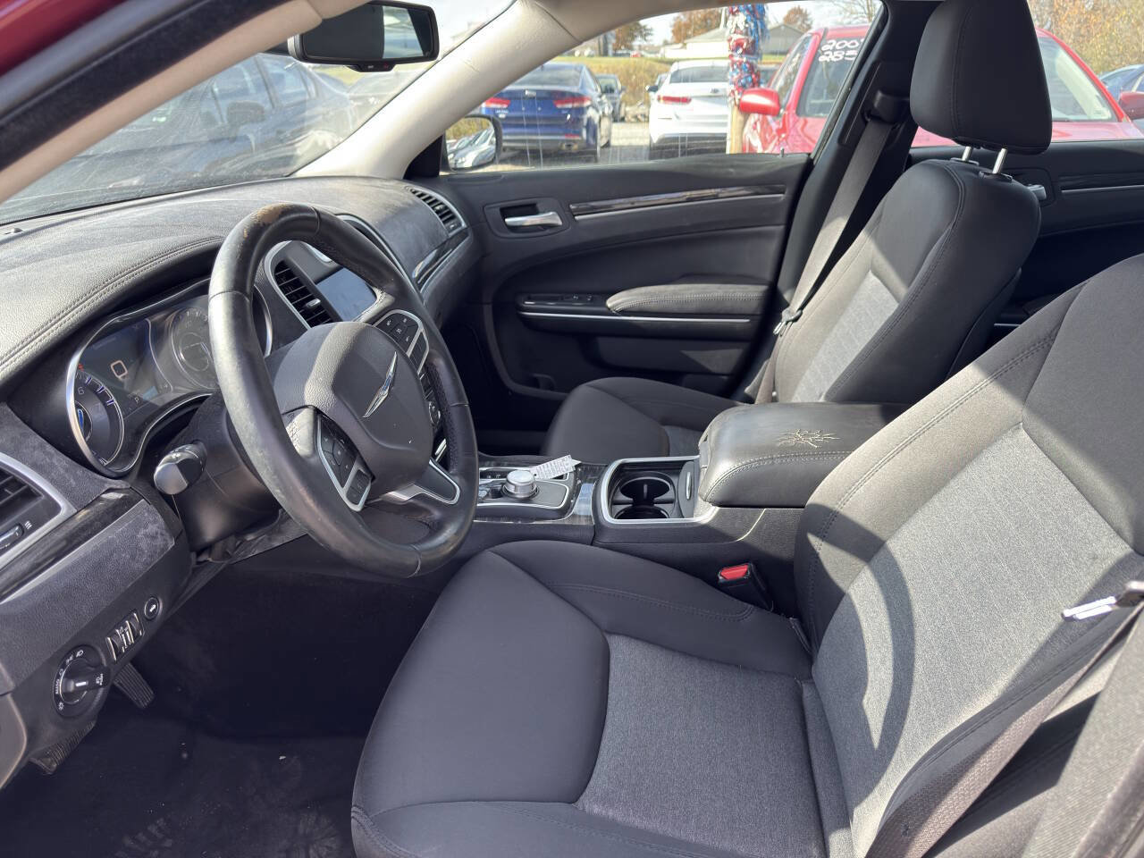 Used 2018 Chrysler 300 Touring w/ Driver Convenience Group image 10