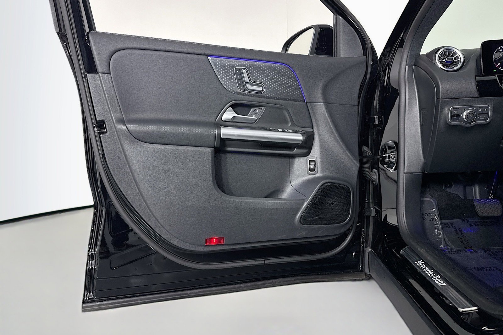 Certified 2025 Mercedes-Benz GLA 250 image 21