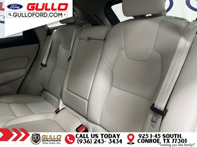 Used 2025 Volvo XC60 B5 Core AWD/4WD image 13
