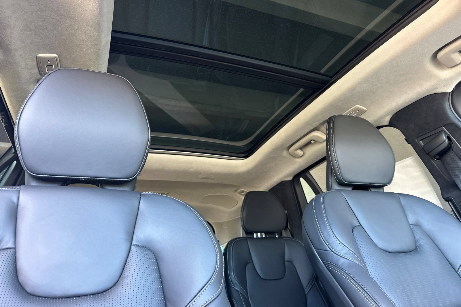 New 2026 Volvo XC90 T8 Ultra w/ Lounge Package AWD/4WD image 19