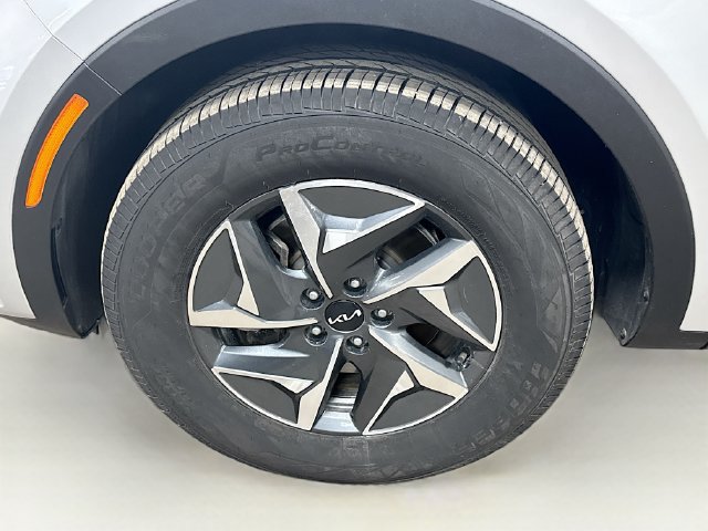 Certified 2022 Kia Sorento S AWD/4WD image 32