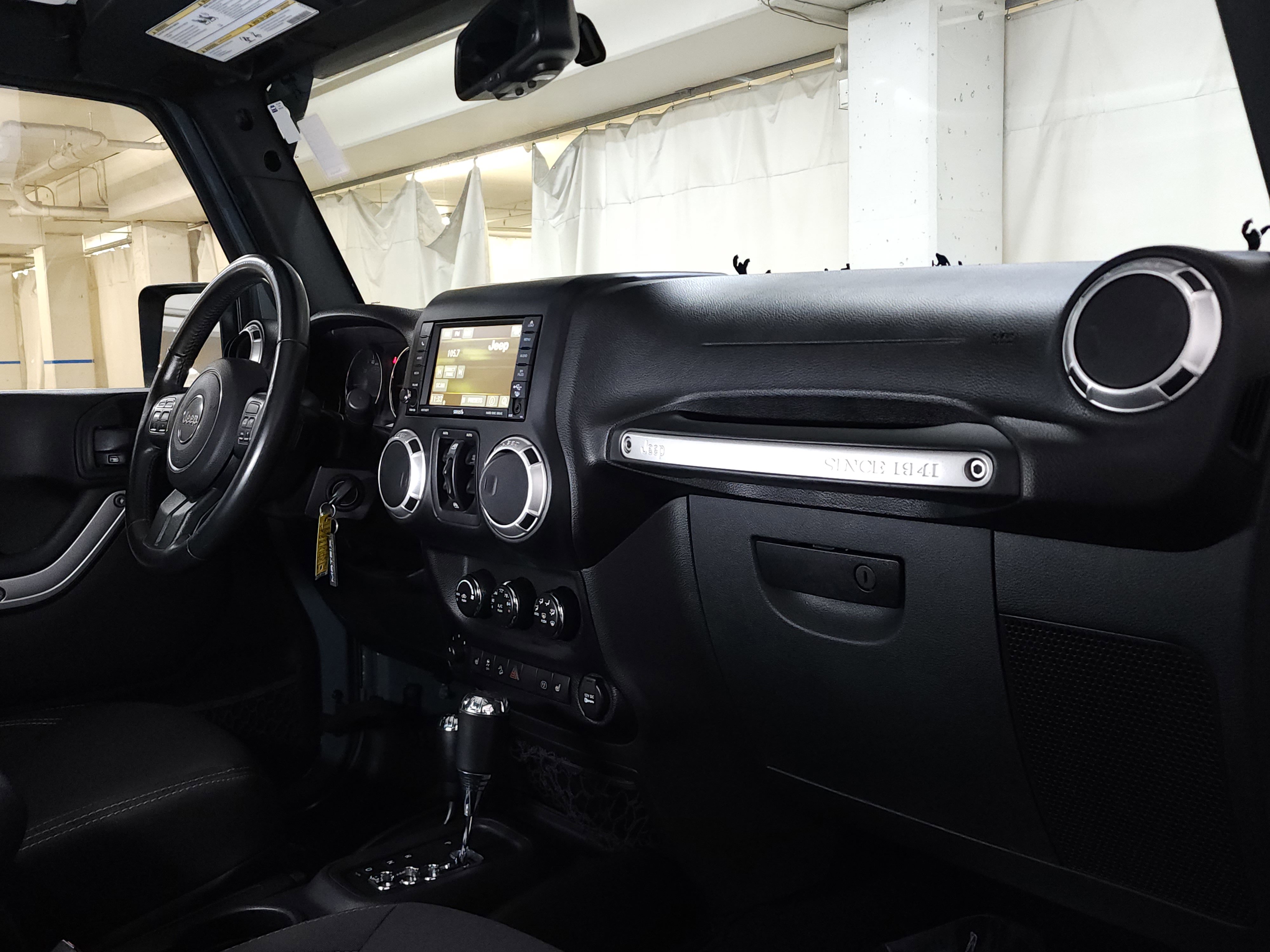 Used 2015 Jeep Wrangler Unlimited Sahara w/ Connectivity Group image 22