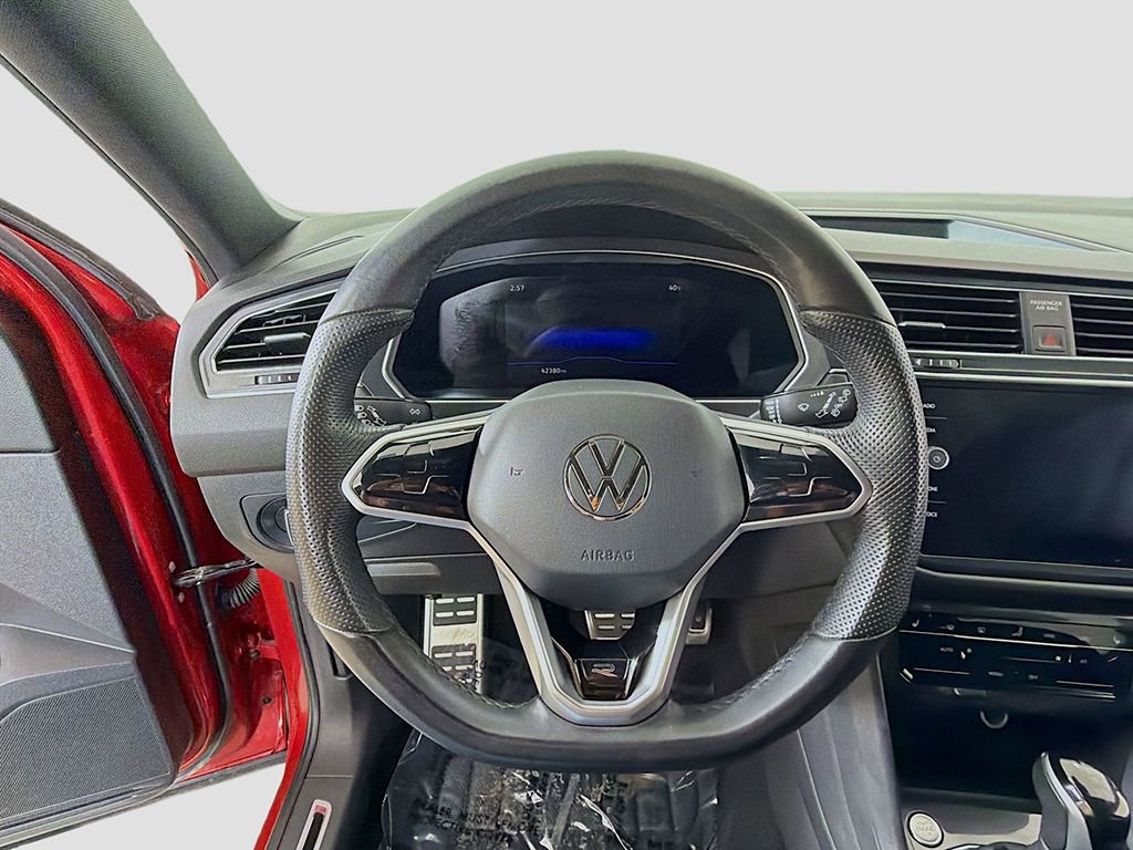 Used 2024 Volkswagen Tiguan SE R-Line image 32