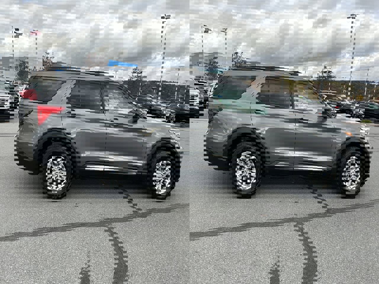 Used 2023 Ford Explorer XLT image 8