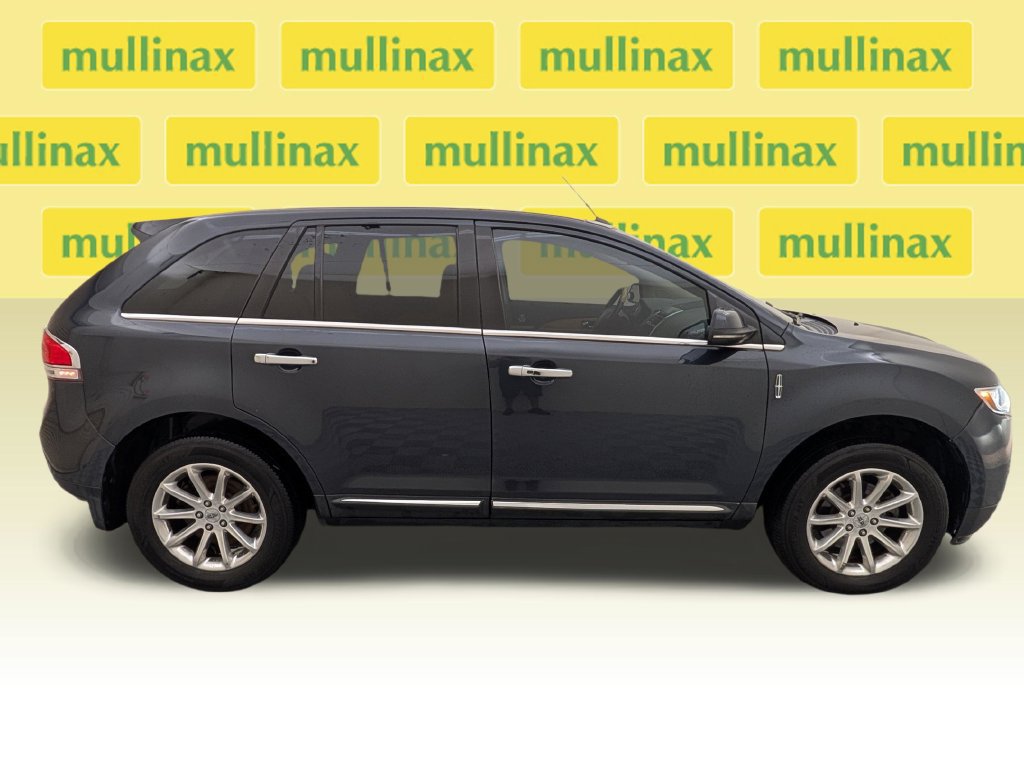 Used 2013 Lincoln MKX FWD image 2