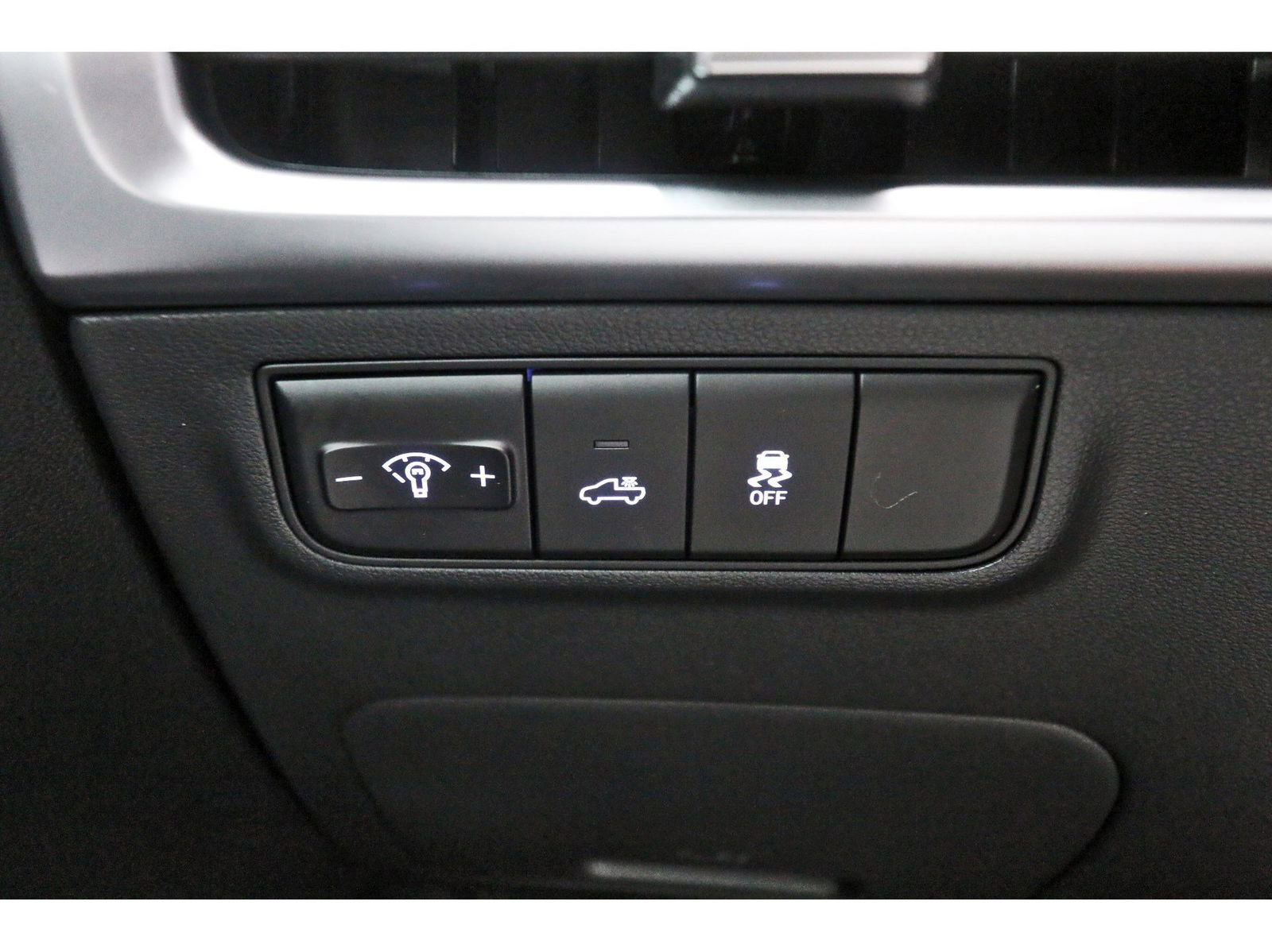 Certified 2025 Hyundai Santa Cruz SE image 21