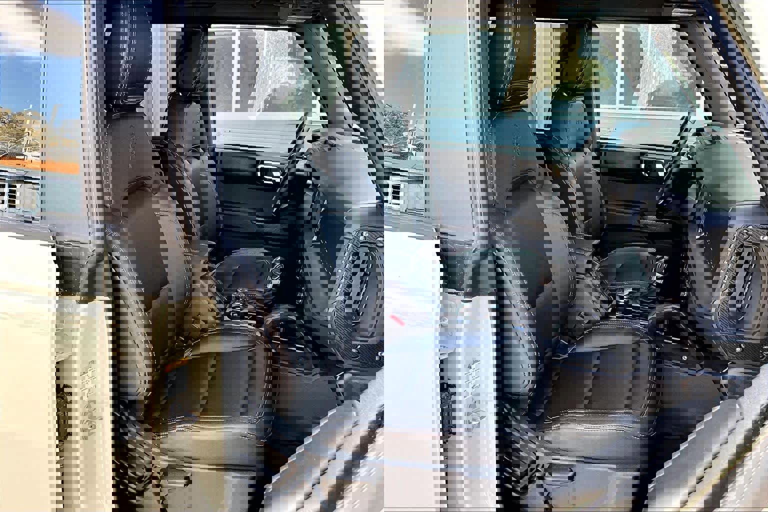 Used 2025 Ford Bronco Badlands image 9