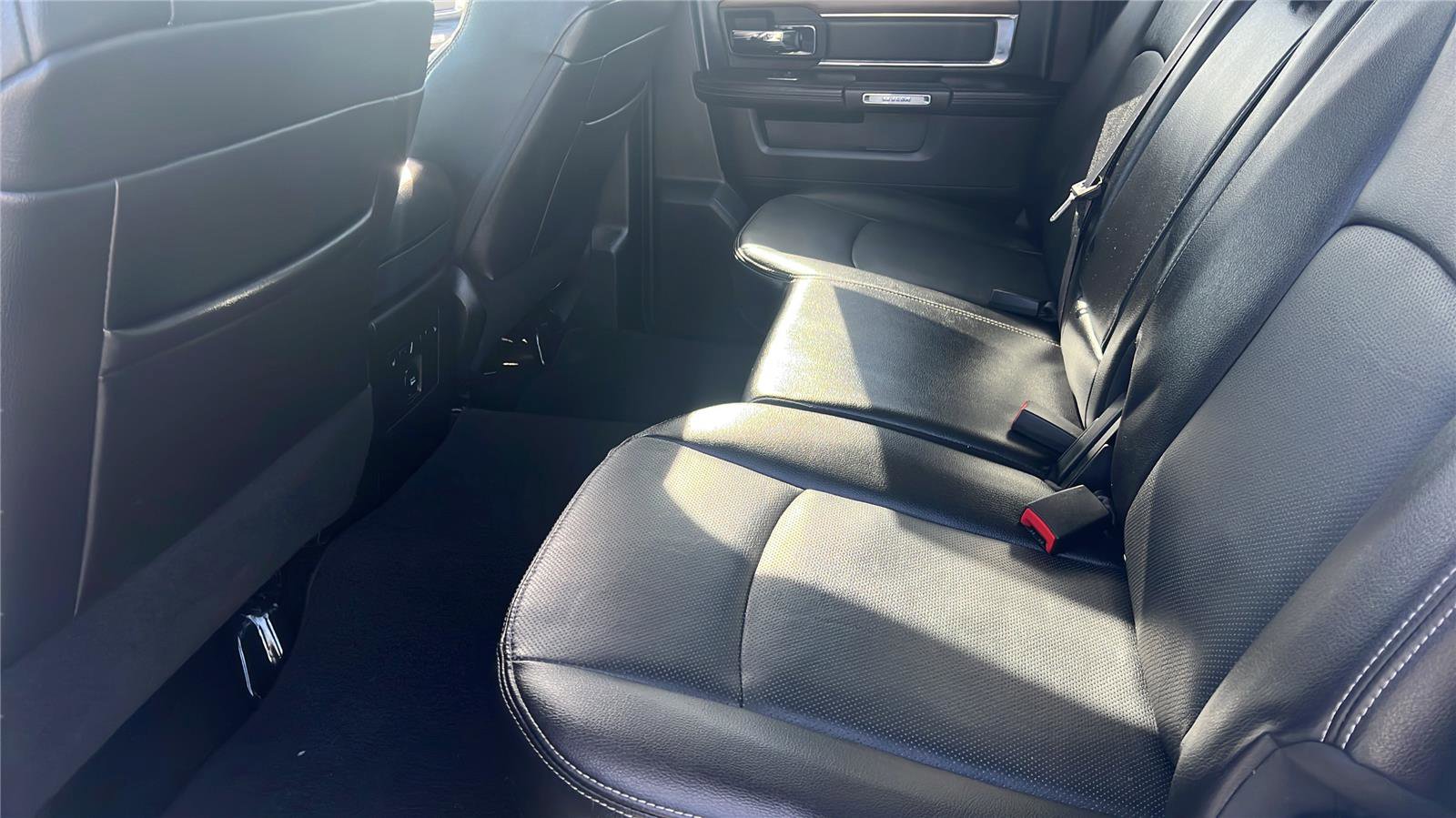 Used 2015 RAM 1500 Laramie w/ Convenience Group AWD/4WD image 14