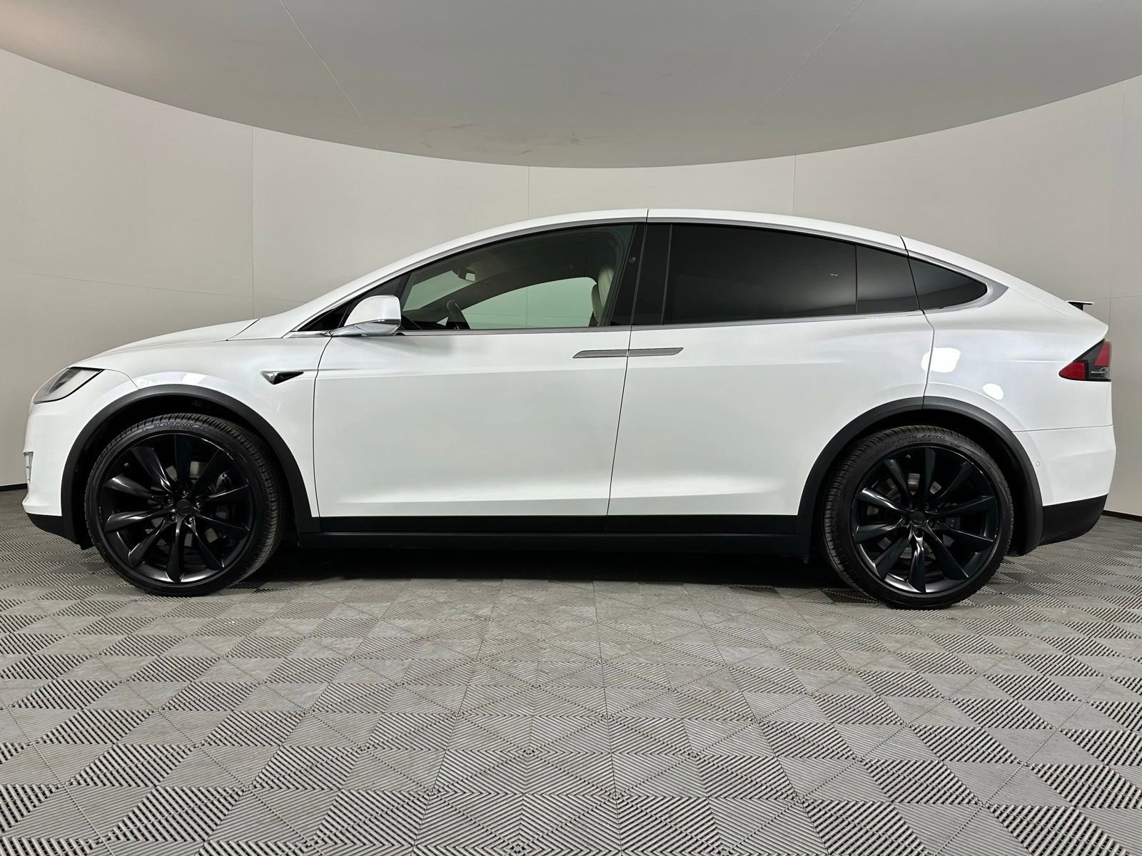 Used 2020 Tesla Model X Long Range image 18