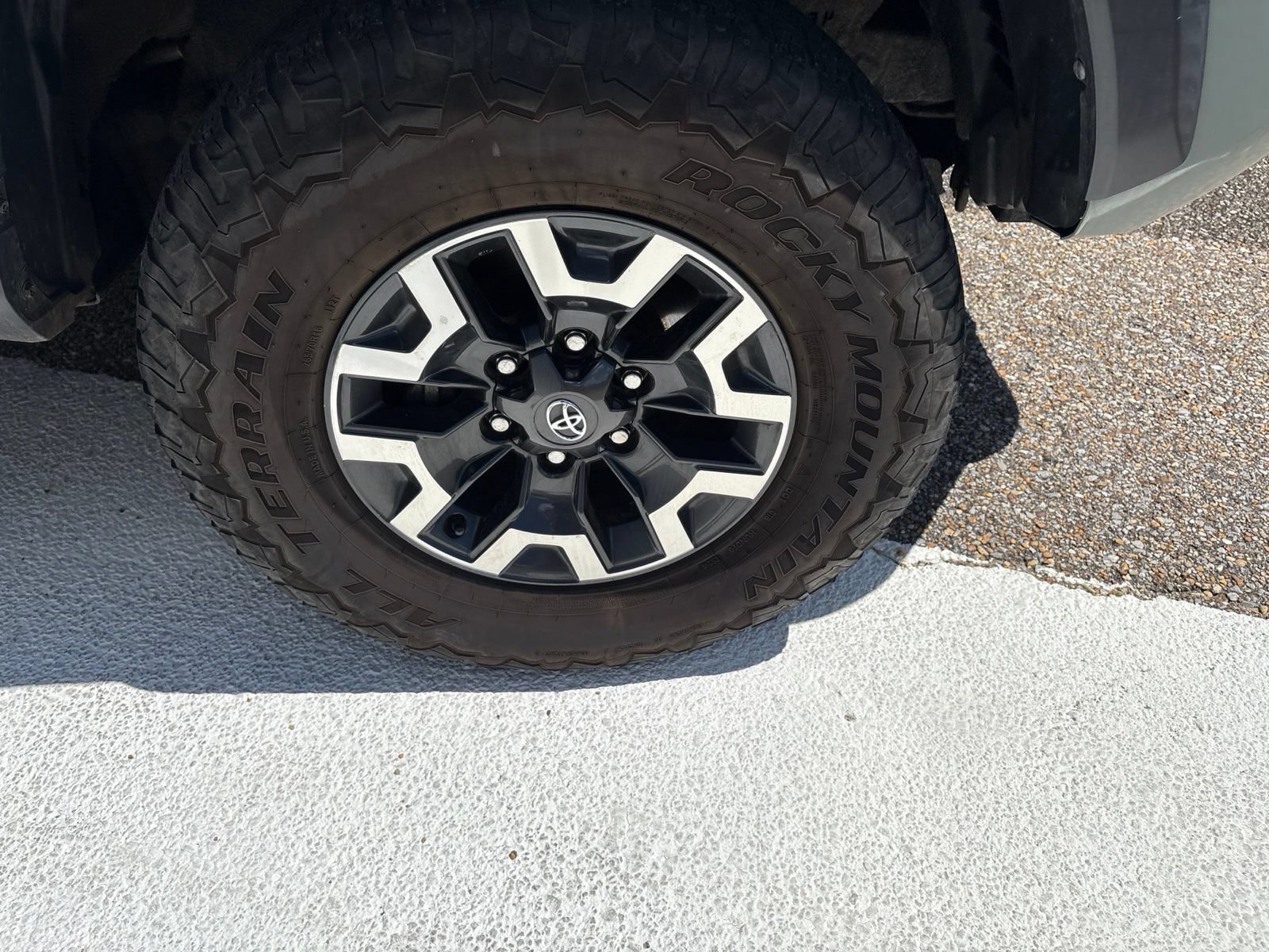 Used 2022 Toyota Tacoma TRD Off-Road w/ Technology Package RWD image 8
