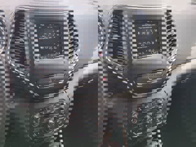 Used 2019 Jeep Cherokee Latitude Plus image 28