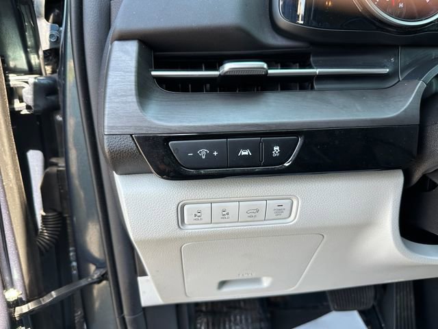 Used 2024 Kia Carnival EX FWD image 22