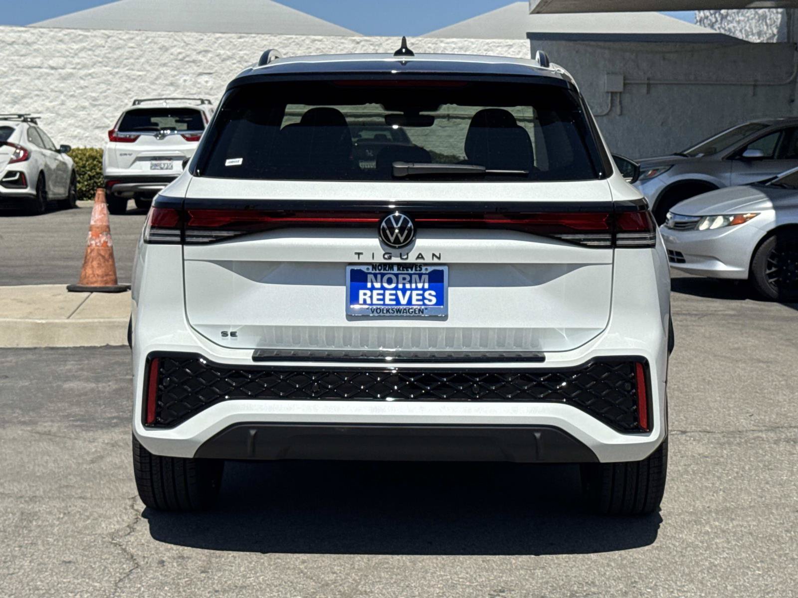 New 2026 Volkswagen Tiguan SE R-Line FWD image 4