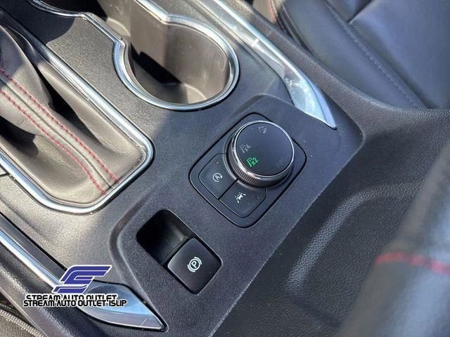 Used 2023 Chevrolet Traverse RS image 46