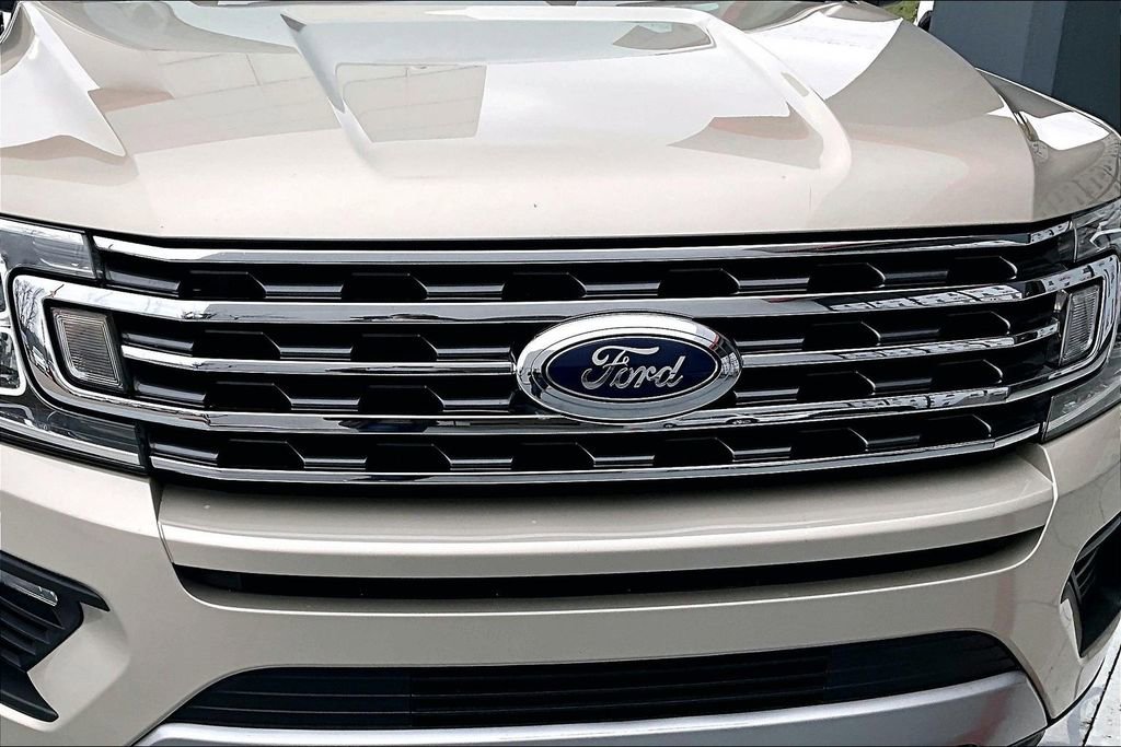 Used 2018 Ford Expedition XLT image 31