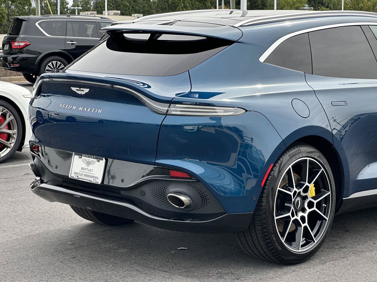 Used 2021 Aston Martin DBX AWD/4WD image 46