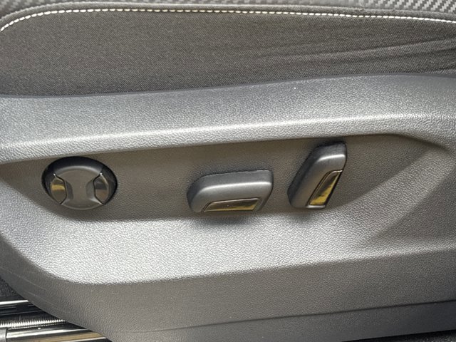 Used 2025 Volkswagen Atlas Cross Sport SE image 20