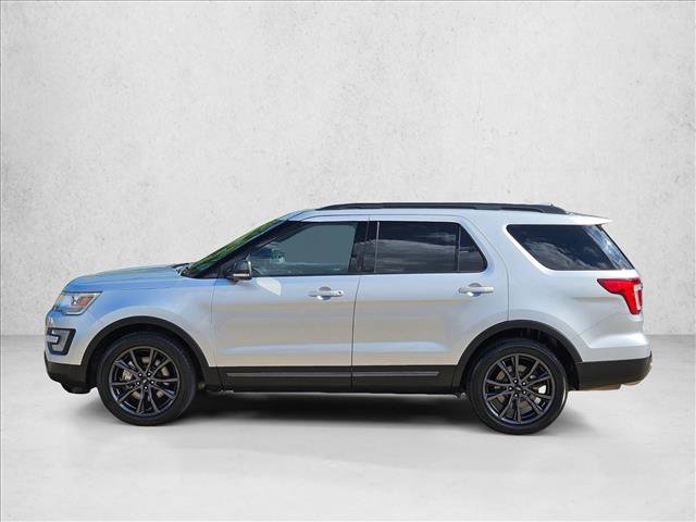 Used 2017 Ford Explorer XLT w/ Equipment Group 202A FWD image 6