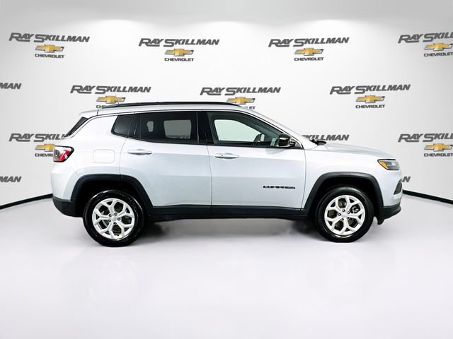 Used 2024 Jeep Compass Latitude AWD/4WD image 8