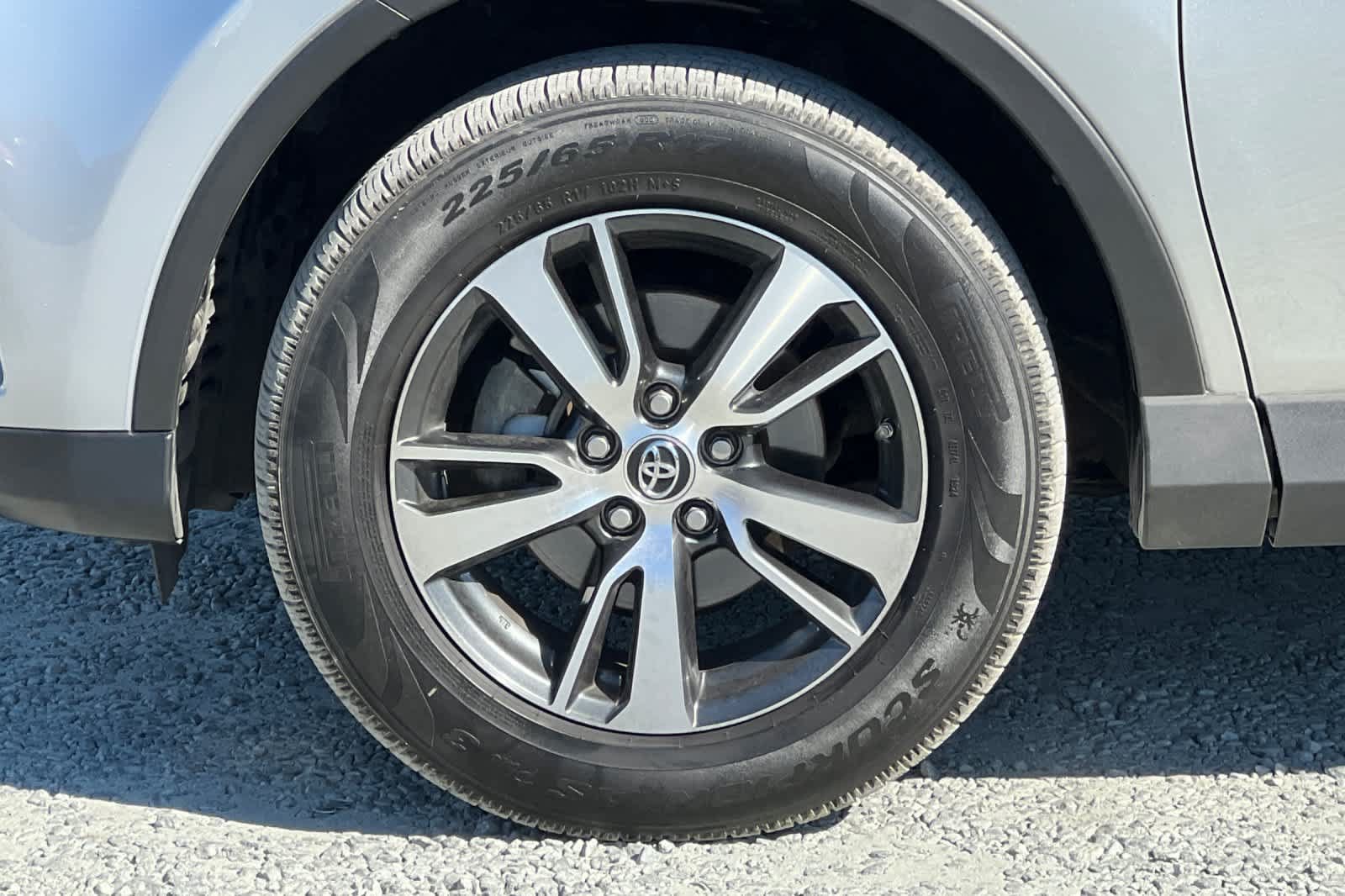 Used 2018 Toyota RAV4 XLE FWD image 35