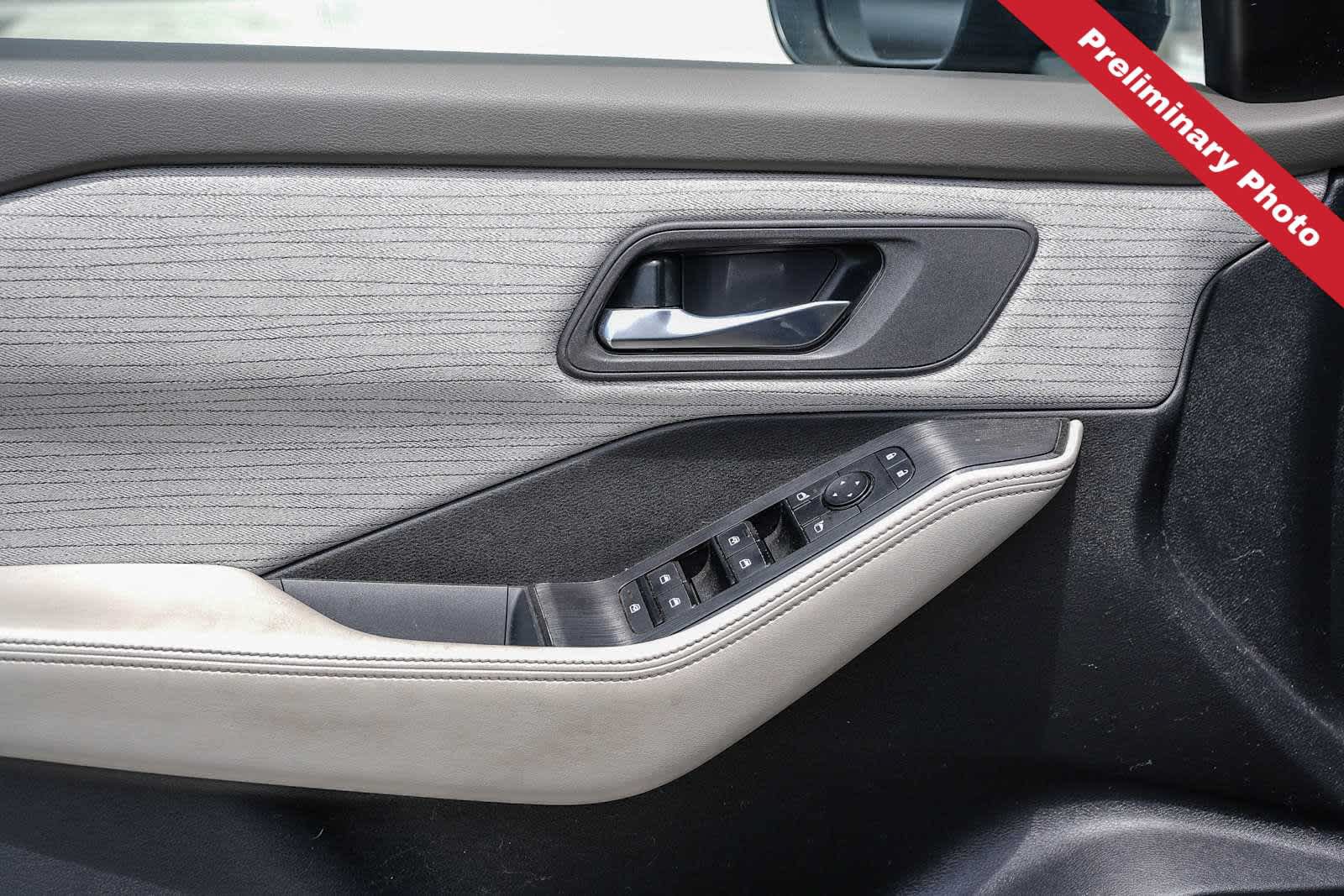 Used 2023 Nissan Rogue SV FWD image 16