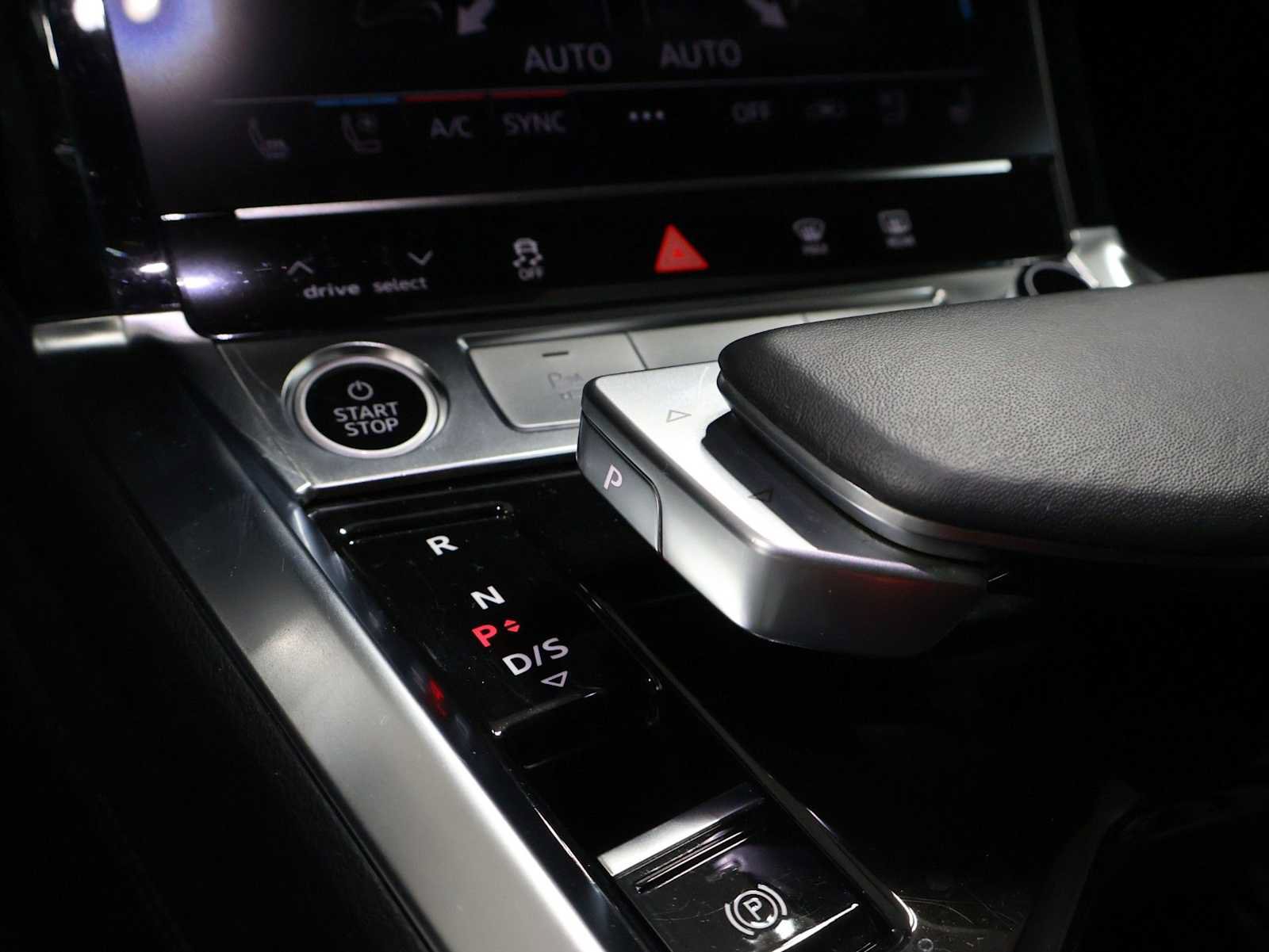 Used 2023 Audi e-tron Premium Plus w/ Premium Plus Package AWD/4WD image 27