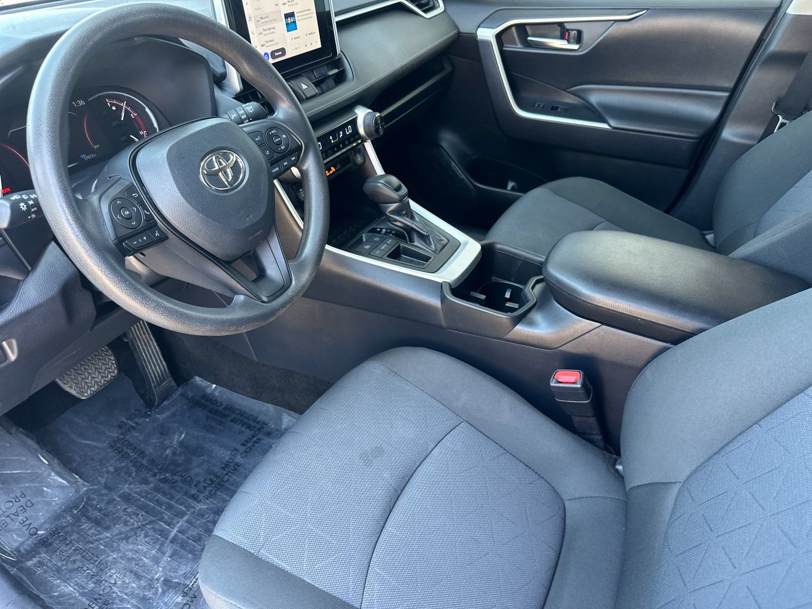 Used 2024 Toyota RAV4 XLE FWD image 11