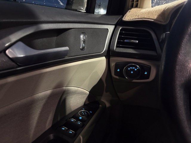 Used 2019 Ford Fusion SE FWD image 17
