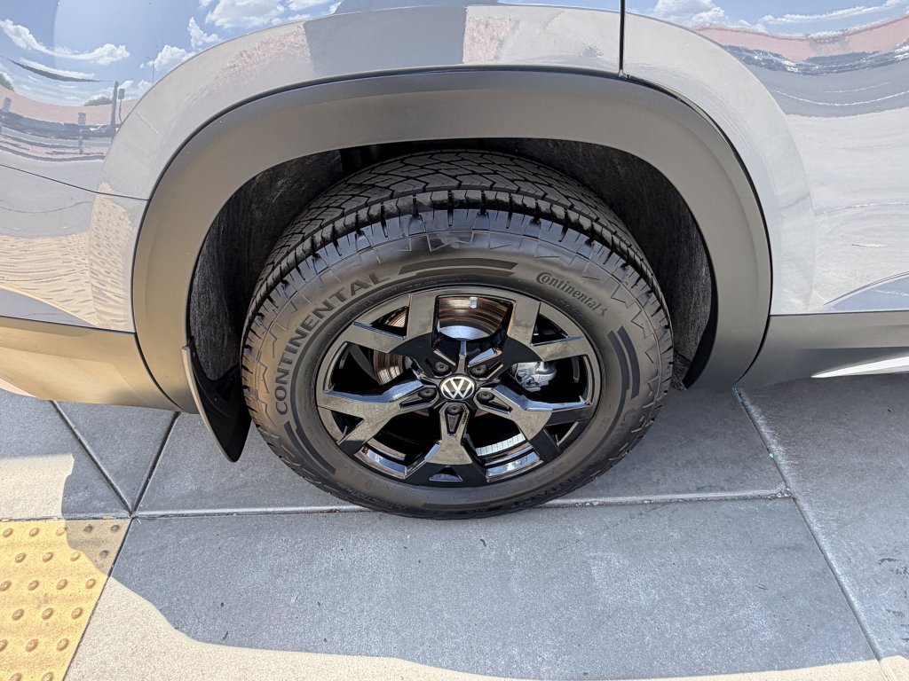 Used 2025 Volkswagen Atlas Peak Edition SE AWD/4WD image 15