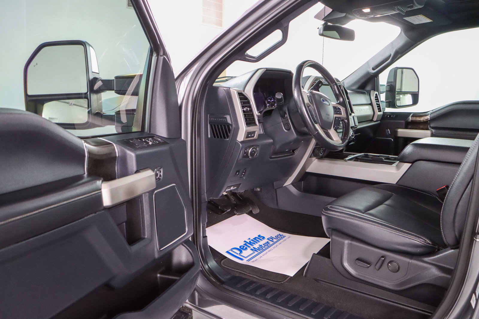 Used 2022 Ford F250 Lariat w/ Lariat Ultimate Package image 3