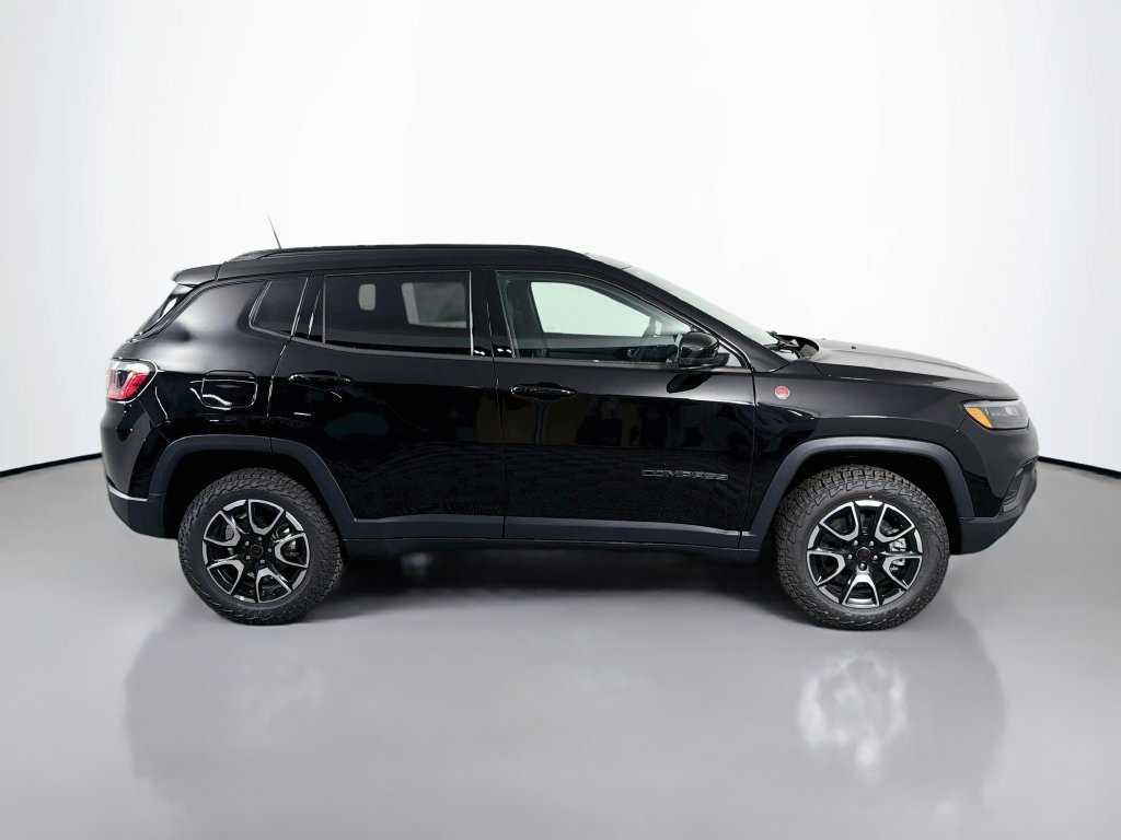 New 2026 Jeep Compass Trailhawk w/ Sun, Sound & Navigation Group AWD/4WD image 8
