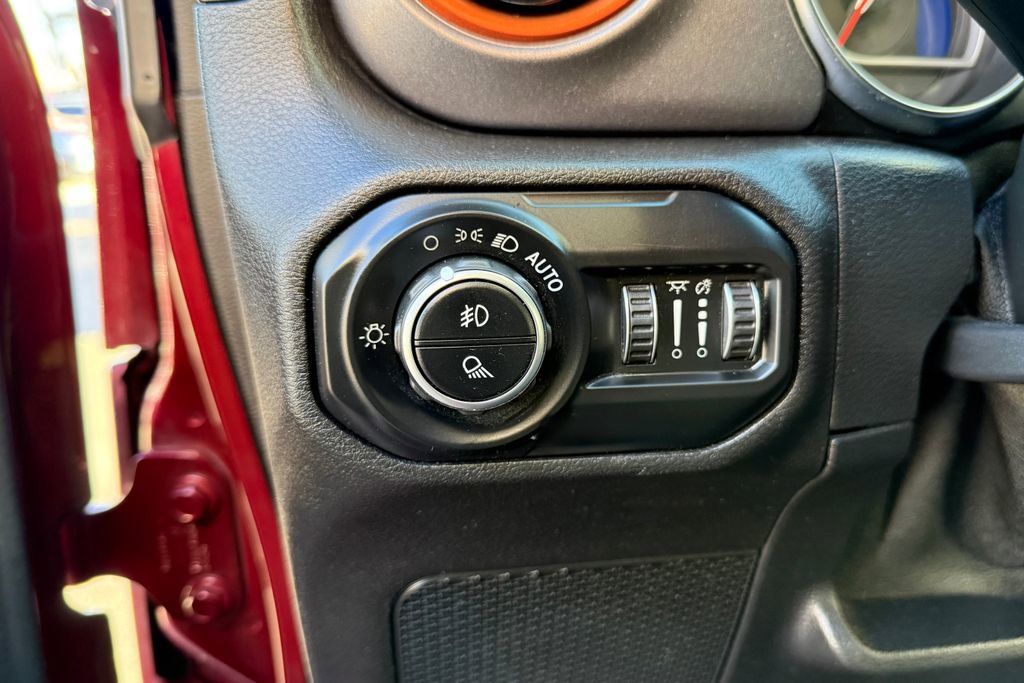 Used 2021 Jeep Gladiator Mojave w/ Cold Weather Group image 25