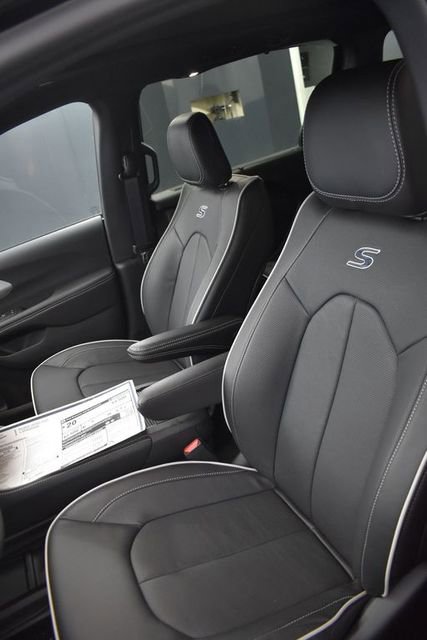 New 2026 Chrysler Pacifica Limited w/ S Appearance Package image 27