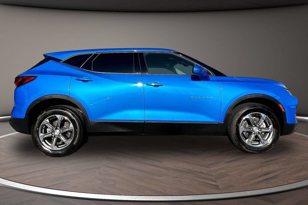 Used 2025 Chevrolet Blazer LT AWD/4WD image 9