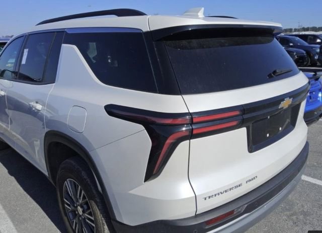 Used 2024 Chevrolet Traverse LT image 4