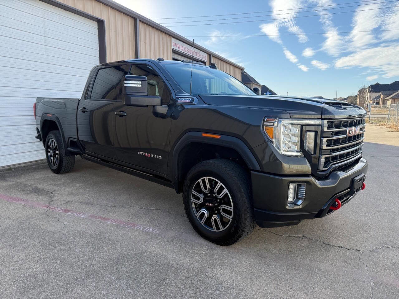 Used 2023 GMC Sierra 2500 AT4 image 3