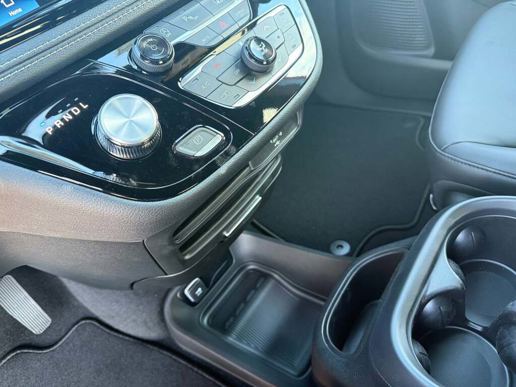 New 2026 Chrysler Pacifica Select image 25