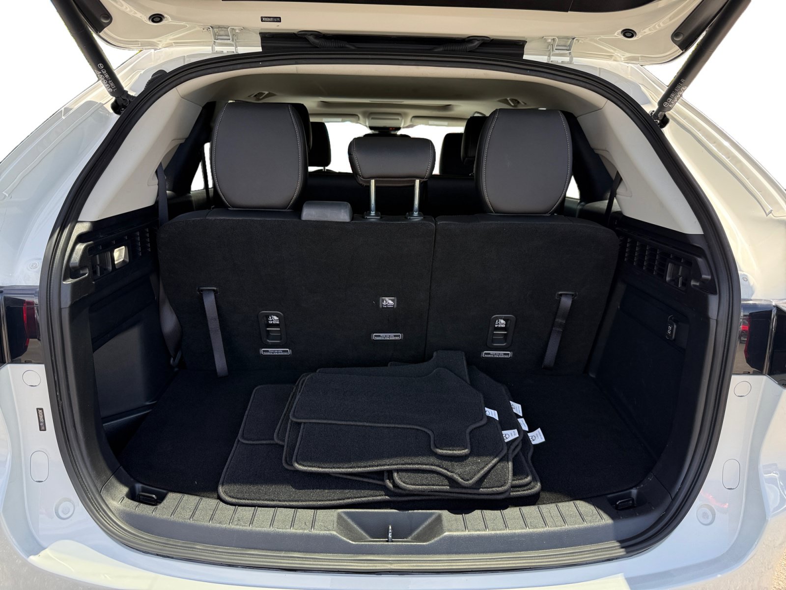 Certified 2024 MAZDA CX-90 Plug-In Hybrid w/ Preferred AWD/4WD image 17