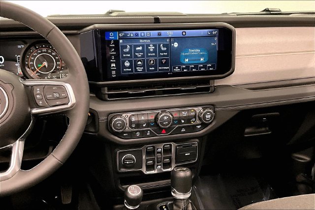 Used 2026 Jeep Wrangler Unlimited Sahara AWD/4WD image 7