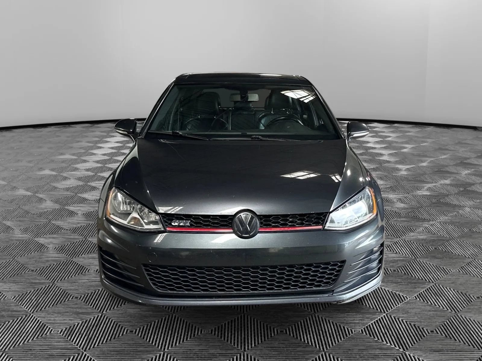 Used 2015 Volkswagen GTI SE FWD image 2