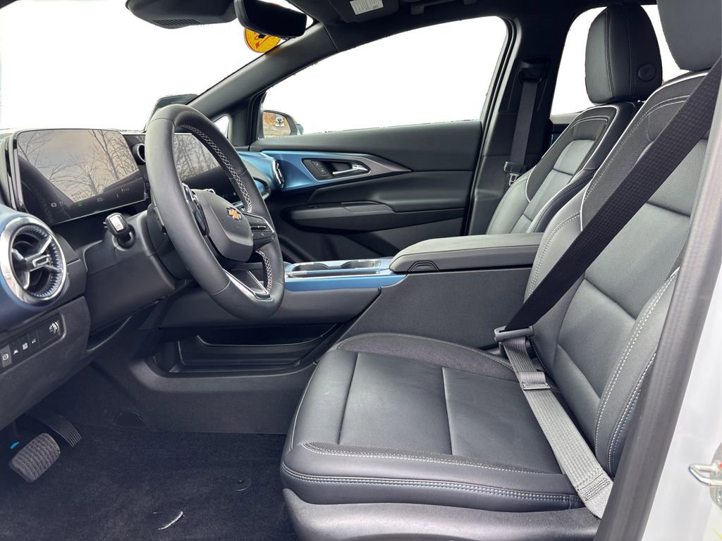 Used 2025 Chevrolet Equinox EV LT w/ Convenience Package II image 9