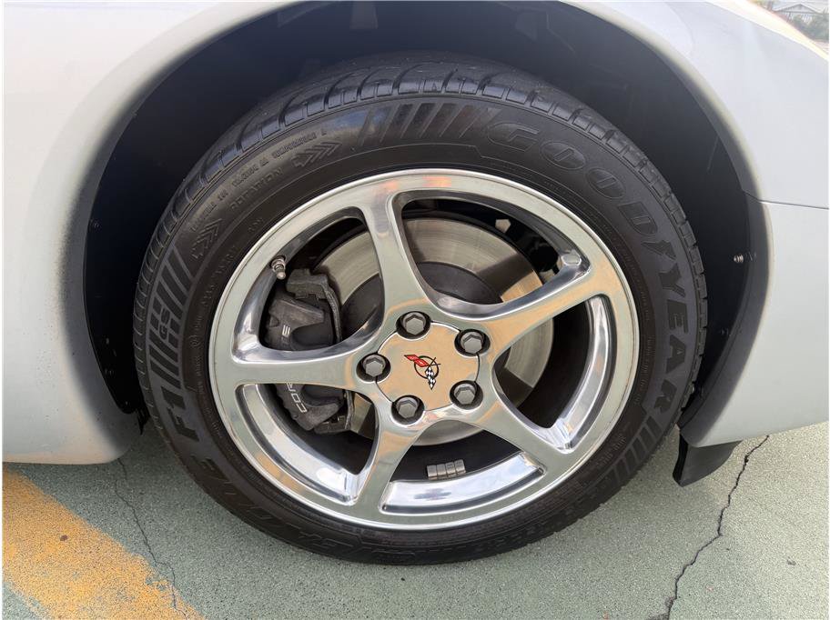 Used 2002 Chevrolet Corvette Coupe RWD image 18