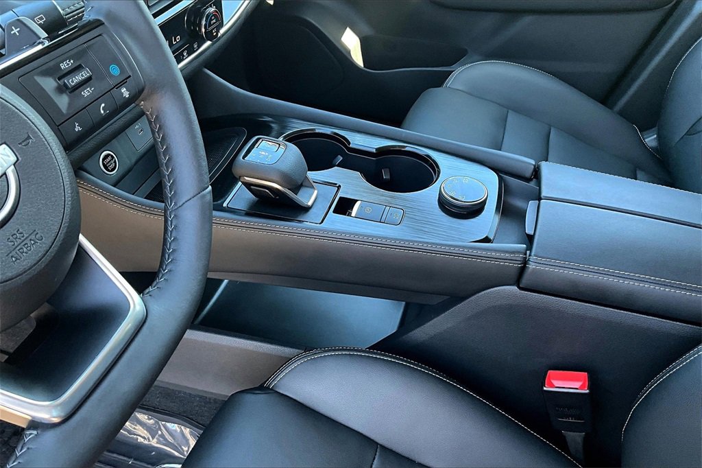 Used 2023 Nissan Rogue SL image 17