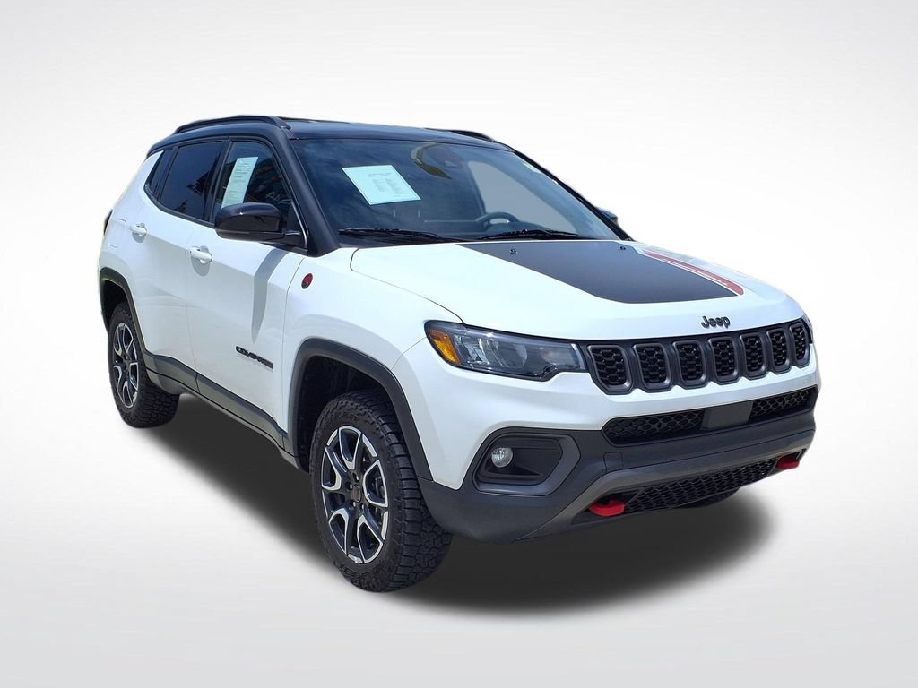 Used 2025 Jeep Compass Trailhawk AWD/4WD image 3